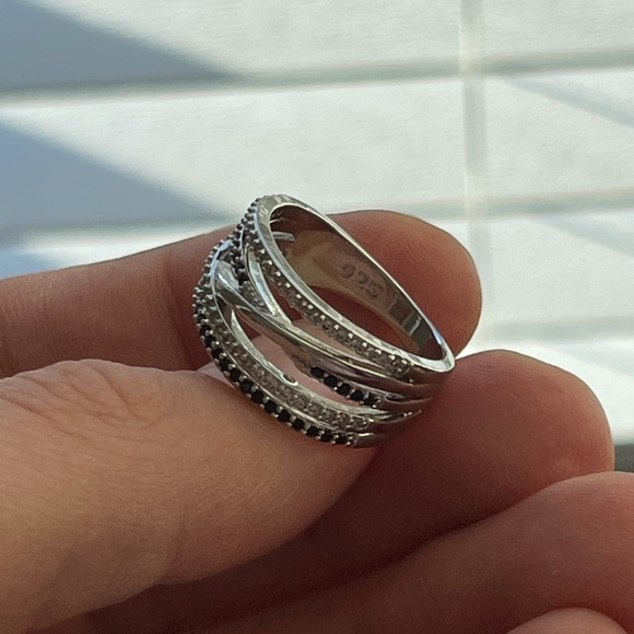 925 Silver Rings Black & White Sapphire New Ring - Picture 5 of 6